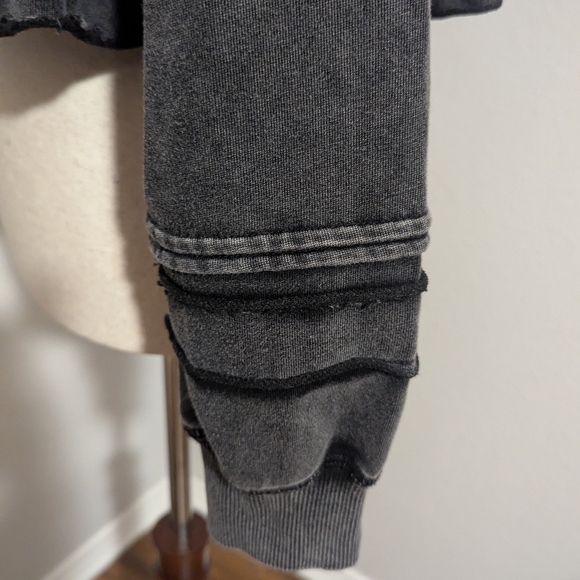 Washed Black Ruffle Hem Cropped Sweatshirt Balloon Sleeve Grunge Y2K Western - Picture 5 of 8